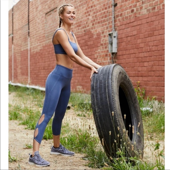 NWOT‎ Free People High-Rise 3/4 Infinity Cut OutLeggings in Blue Moon Size XS - Picture 1 of 13
